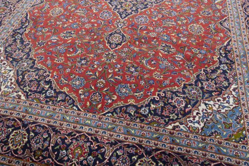 Close-up detail of New Kashan rug from Iran / Persia showing Cork weave