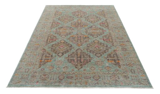 Surface texture of New Farahan rug with natural Wool and intricate pattern
