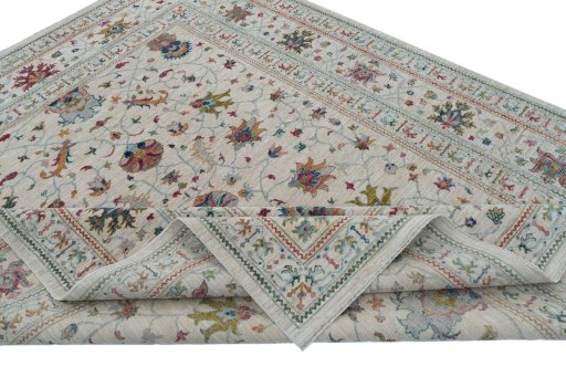 Central medallion detail of New Farahan rug from Pakistan