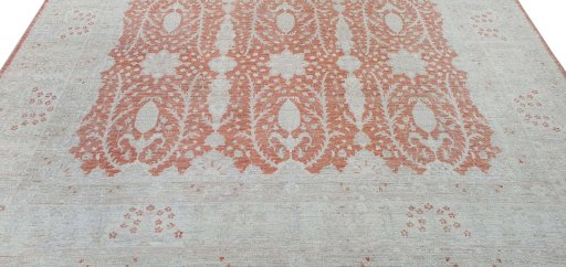 Surface texture of New Farahan rug with natural Wool and intricate pattern