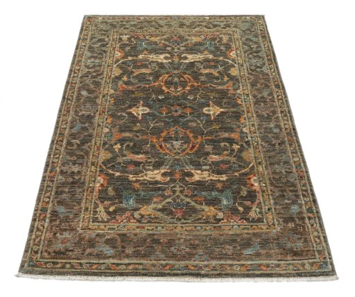 Surface texture of New Farahan rug with natural Wool and intricate pattern