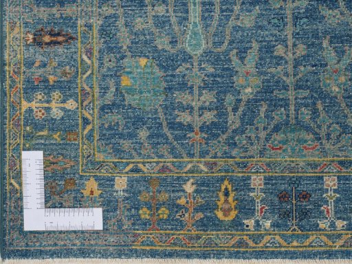 Corner detail of New Farahan rug showing border pattern and Wool pile