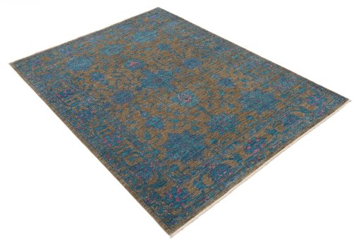 Corner detail of New Farahan rug showing border pattern and Wool pile
