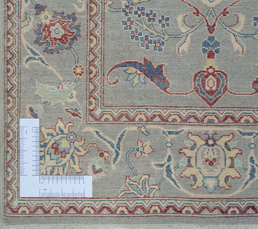 Corner detail of New Farahan rug showing border pattern and Wool pile
