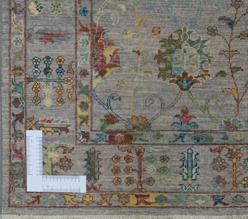 Corner detail of New Farahan rug showing border pattern and Wool pile