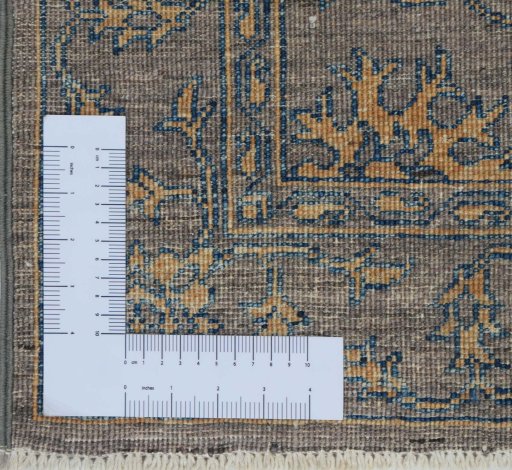 Corner detail of New Farahan rug showing border pattern and Wool pile