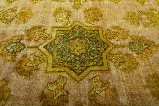 Central medallion detail of 1950s Vintage rug from Pakistan