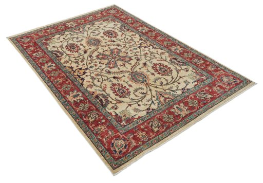 Corner detail of New Farahan rug showing border pattern and Wool pile