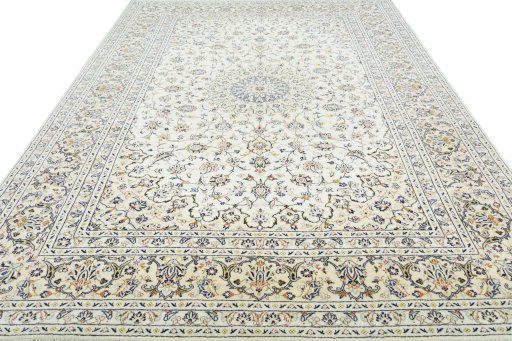 Surface texture of 2000s Kashan rug with natural Wool and intricate pattern