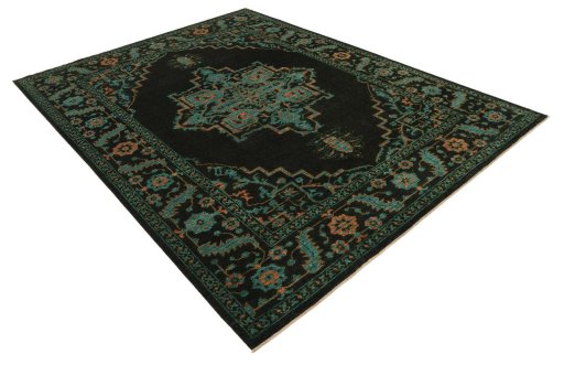 Corner detail of New Farahan rug showing border pattern and Wool pile