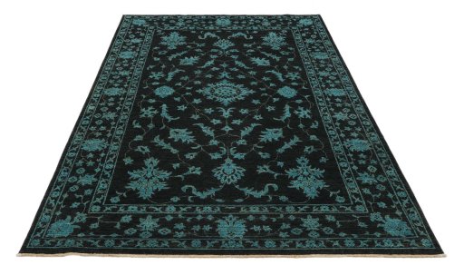 Surface texture of New Farahan rug with natural Wool and intricate pattern