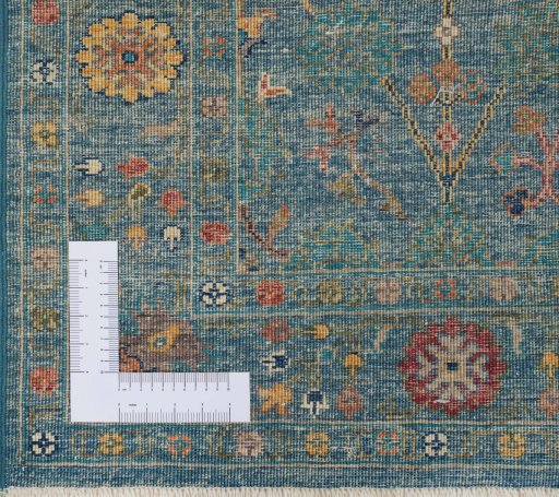 Corner detail of New Farahan rug showing border pattern and Wool pile