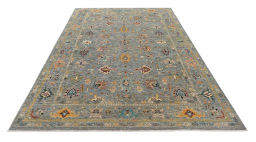 Surface texture of New Farahan rug with natural Wool and intricate pattern
