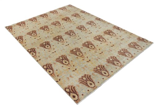 Corner detail of New Farahan rug showing border pattern and Wool pile