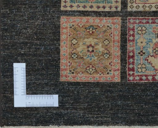 Corner detail of New Farahan rug showing border pattern and Wool pile