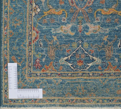 Corner detail of New Farahan rug showing border pattern and Wool pile