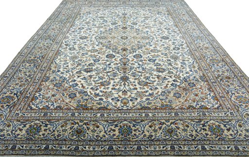 Surface texture of 2000s Kashan rug with natural Wool and intricate pattern