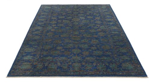 Surface texture of New Farahan rug with natural Wool and intricate pattern