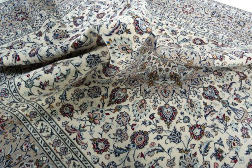 Surface texture of 2000s Kashan rug with natural Wool and intricate pattern