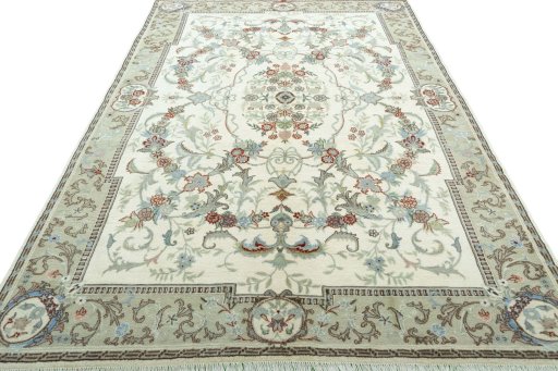 Surface texture of New Kashmar rug with natural Wool and intricate pattern