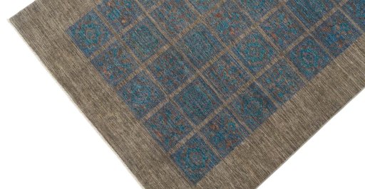 Backside of handmade New Farahan rug showing knot structure and weave density