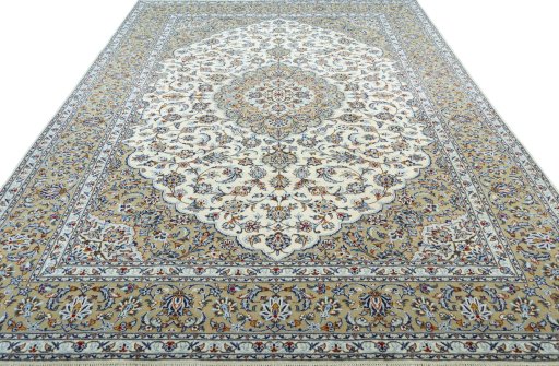 Surface texture of 2000s Kashan rug with natural Wool and intricate pattern