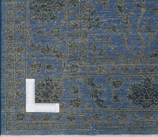 Corner detail of New Farahan rug showing border pattern and Wool pile