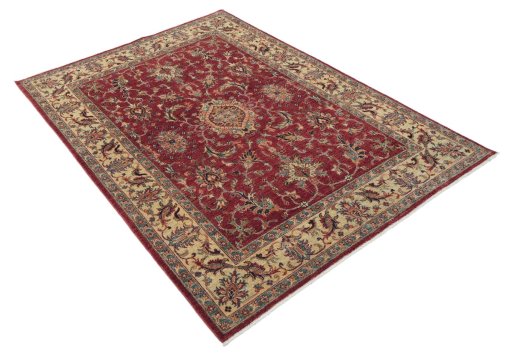 Corner detail of New Farahan rug showing border pattern and Wool pile