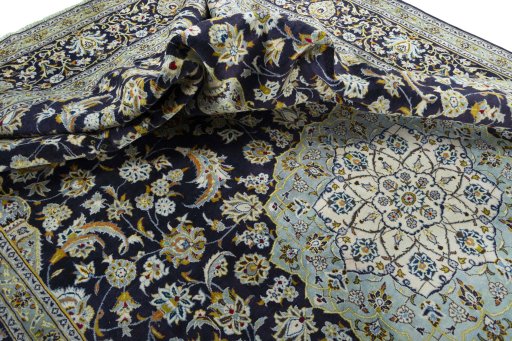 Surface texture of 2000s Kashan rug with natural Wool and intricate pattern