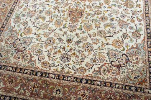 Close-up detail of 2000s Tabriz 50/60/70 Raj rug from Iran / Persia showing Cork weave