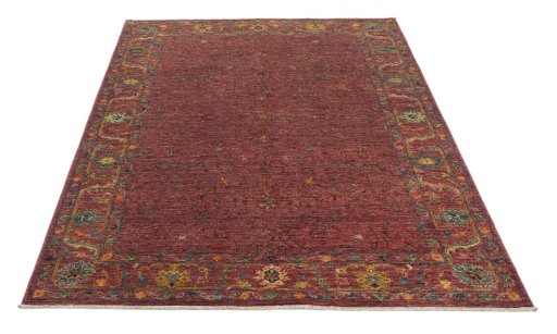 Surface texture of New Farahan rug with natural Wool and intricate pattern
