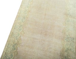 Backside of handmade 1950s Vintage rug showing knot structure and weave density