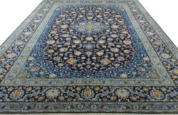 Surface texture of 2000s Kashan rug with natural Wool and intricate pattern