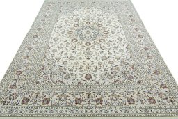 Surface texture of 2000s Kashan rug with natural Wool and intricate pattern