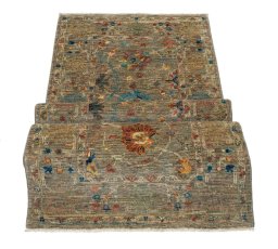 Central medallion detail of New Farahan rug from Pakistan