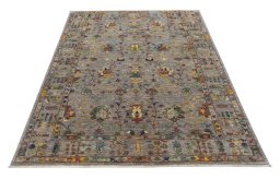 Surface texture of New Farahan rug with natural Wool and intricate pattern
