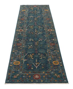 Surface texture of New Farahan rug with natural Wool and intricate pattern