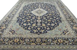 Surface texture of 2000s Kashan rug with natural Wool and intricate pattern