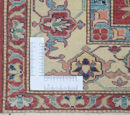 Corner detail of New Farahan rug showing border pattern and Wool pile