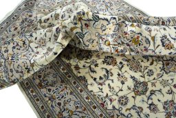 Surface texture of 2000s Kashan rug with natural Wool and intricate pattern