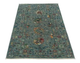 Surface texture of New Farahan rug with natural Wool and intricate pattern