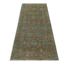 Surface texture of New Farahan rug with natural Wool and intricate pattern