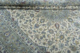 Close-up detail of New Kashan rug from Iran / Persia showing Cork weave