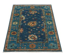 Surface texture of New Farahan rug with natural Wool and intricate pattern