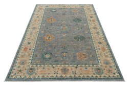 Surface texture of New Farahan rug with natural Wool and intricate pattern