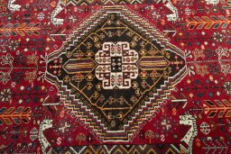 Central medallion detail of 2000s Shiraz rug from Iran / Persia