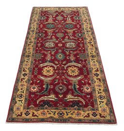 Surface texture of New Farahan rug with natural Wool and intricate pattern
