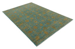 Corner detail of New Farahan rug showing border pattern and Wool pile
