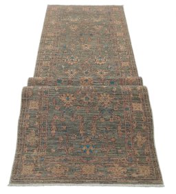 Central medallion detail of New Farahan rug from Pakistan