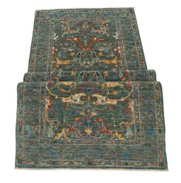 Central medallion detail of New Farahan rug from Pakistan